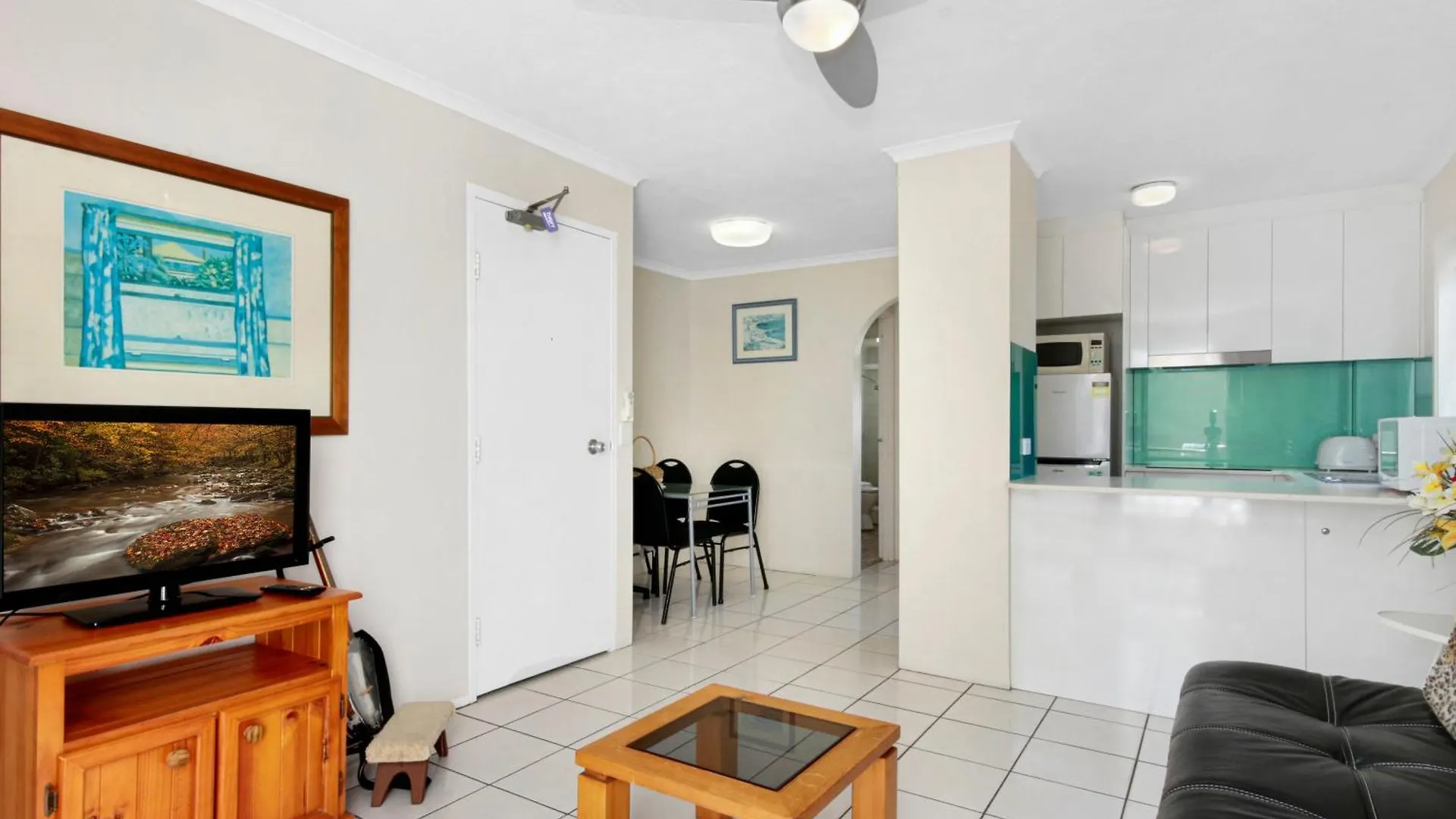 Superb 1 Bedroom Apartment Near The Beach Gold Coast
