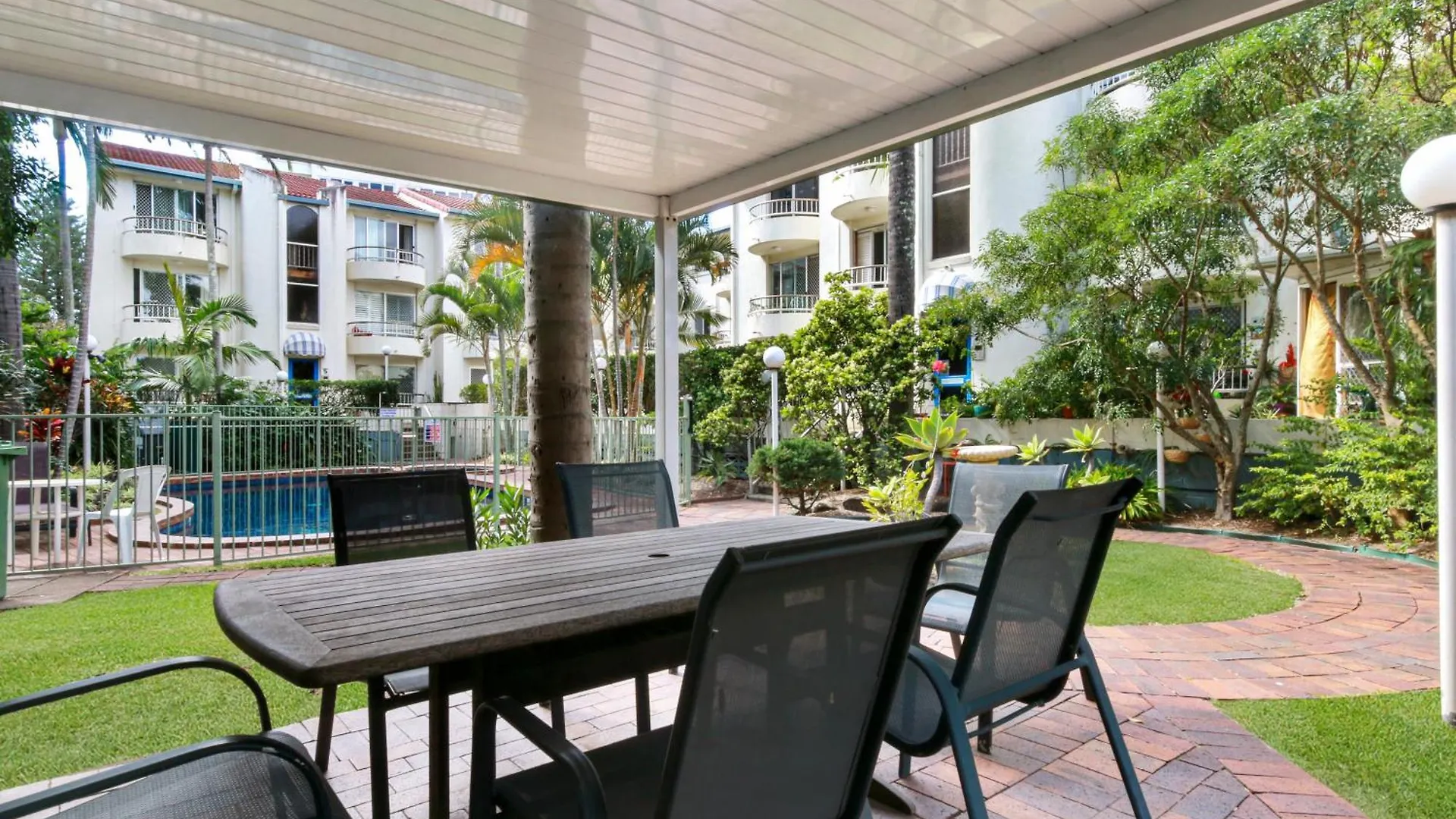 Superb 1 Bedroom Apartment Near The Beach Gold Coast