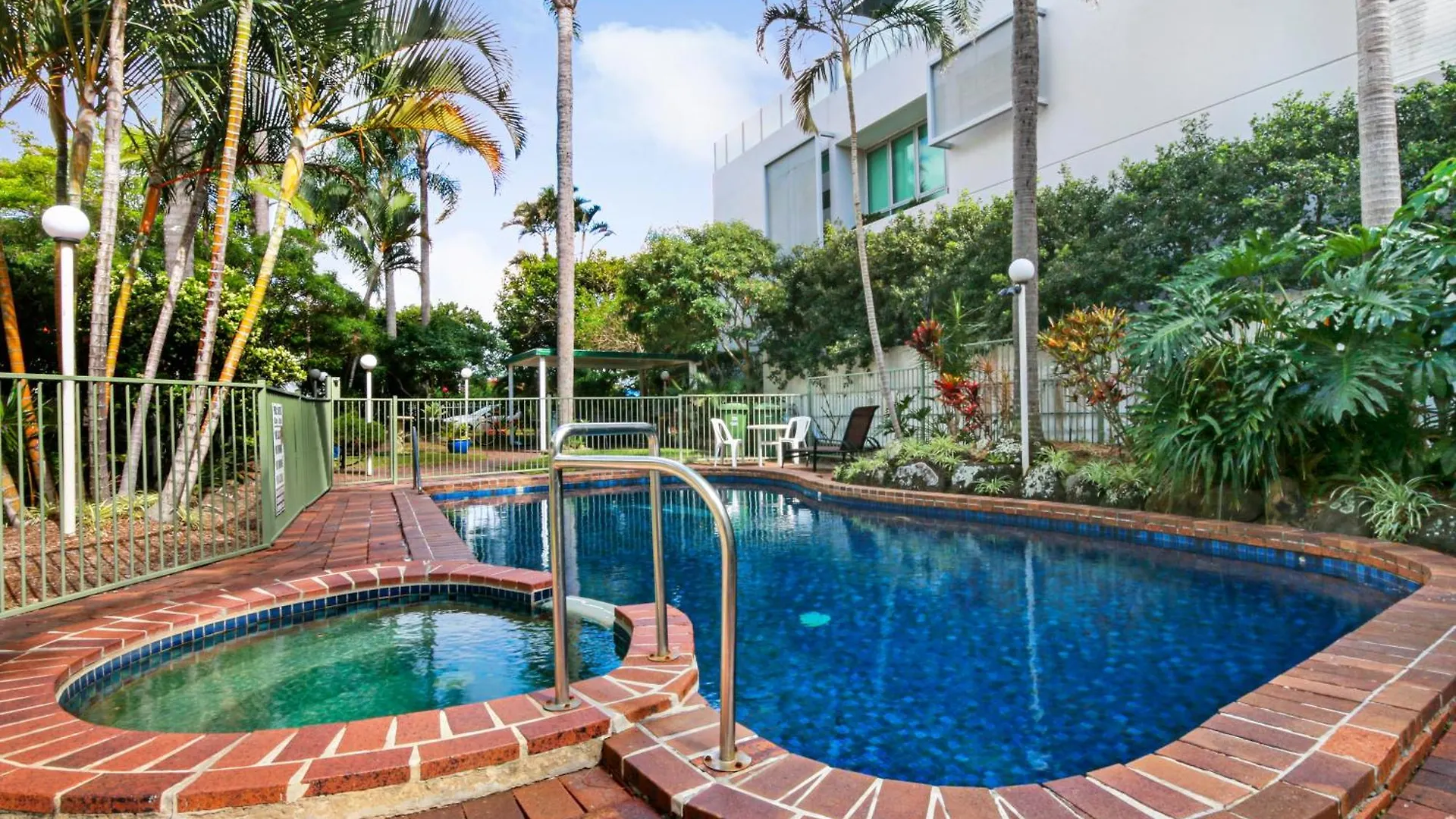 Superb 1 Bedroom Apartment Near The Beach Gold Coast