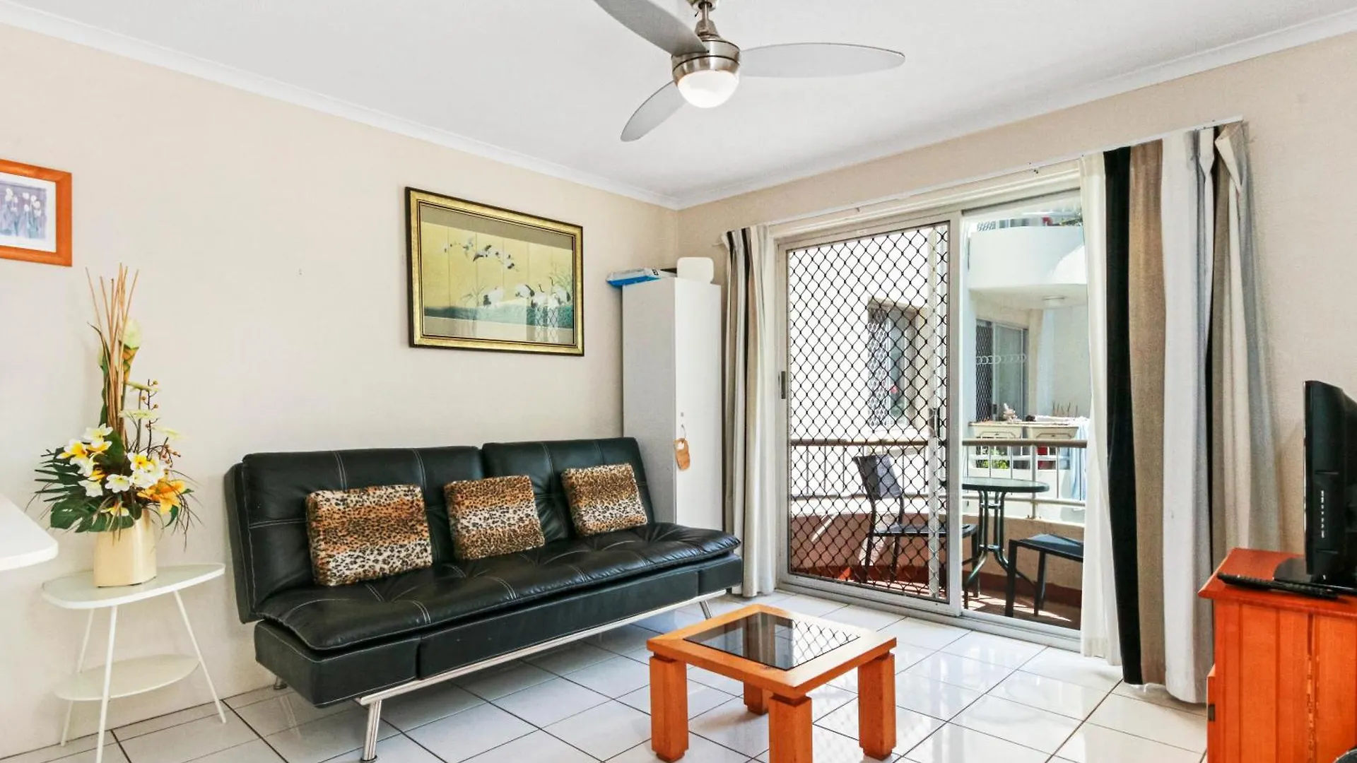 Superb 1 Bedroom Apartment Near The Beach Gold Coast